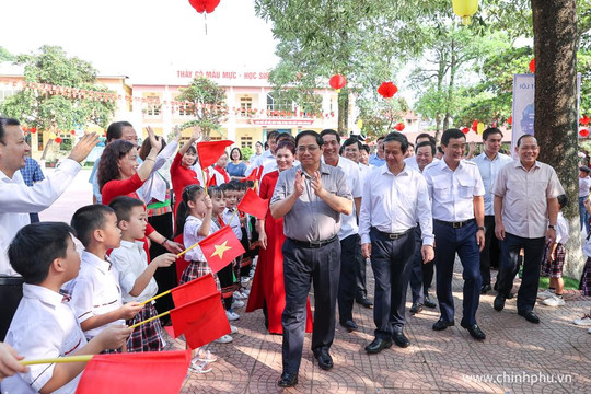 Thủ tướng Phạm Minh Chính: Không để bất cứ học sinh nào không được tới trường

