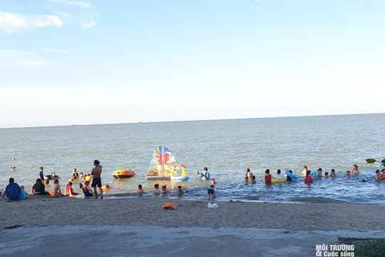 Nghệ An: Phố biển Cửa Lò đón hơn 2 vạn khách trong 4 ngày nghỉ lễ