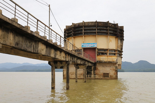 Đề xuất giải pháp nâng dung tích phòng lũ cho hồ Kẻ Gỗ tại Hà Tĩnh