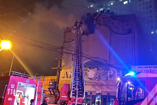 Cháy quán karaoke tại Bình Dương, ít nhất 12 người chết