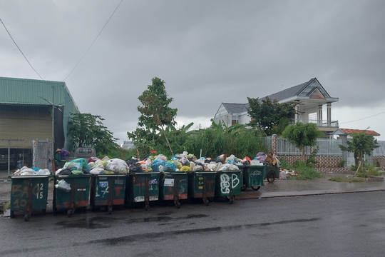 Kiên Giang: Tập kết rác ở vỉa hè gây ô nhiễm môi trường nghiêm trọng