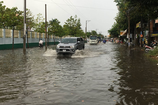 An Giang: TP. Long Xuyên tiếp tục có ngập lụt sâu đến 0,3m