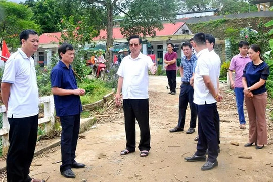 Chủ tịch UBND tỉnh Hà Giang thăm hỏi, hỗ trợ gia đình nạn nhân bị nạn do mưa lũ 