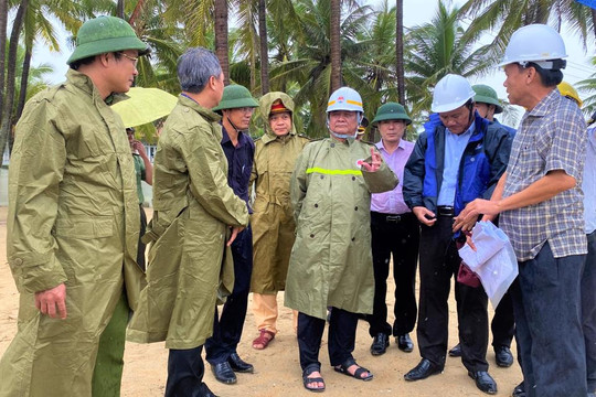Bộ trưởng Lê Minh Hoan kiểm tra công tác ứng phó bão số 4 tại Quảng Nam