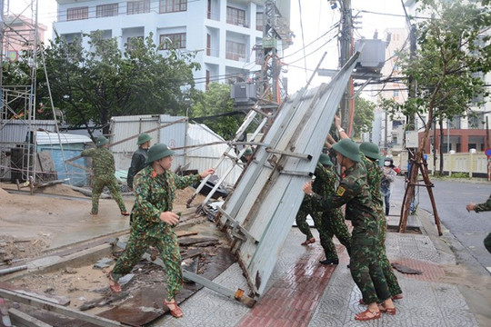 Đà Nẵng khắc phục thiệt hại sau bão số 4