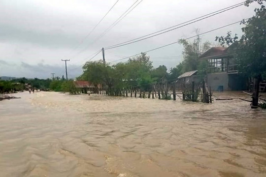 Bão Noru gây ngập lụt tại một số tỉnh ở miền Trung và Nam nước Lào