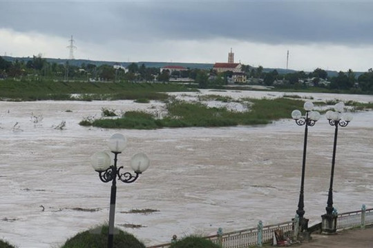 Nước trên các sông tại Trung Bộ đang lên, khả năng xuất hiện một đợt lũ