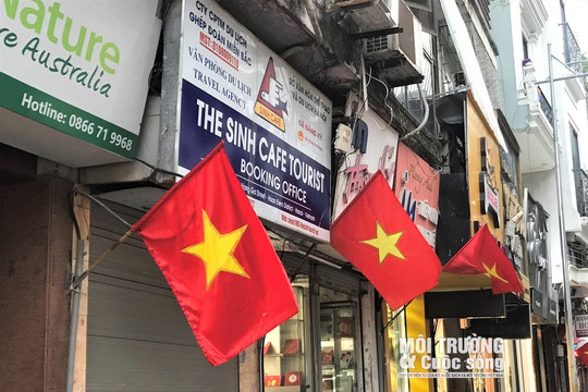 Thành phố Hà Nội rực rỡ cờ hoa kỷ niệm 68 năm Ngày Giải phóng Thủ đô