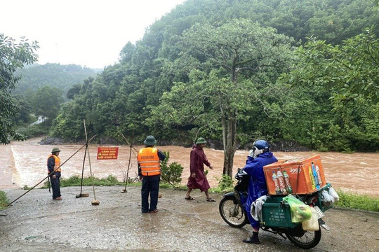 Quảng Bình: Nhiều nơi bị chia cắt, cô lập vì mưa lũ và sạt lở đất