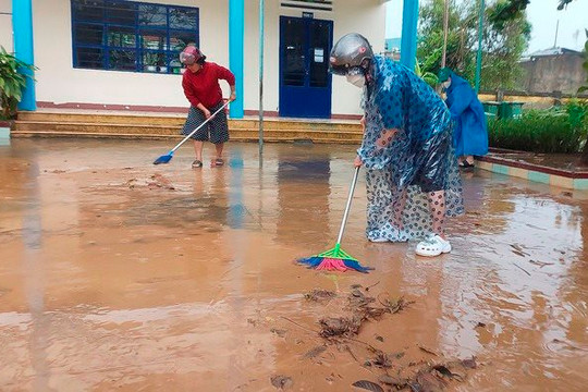 Đà Nẵng 29 trường cho học sinh nghỉ học vì ngập nước
