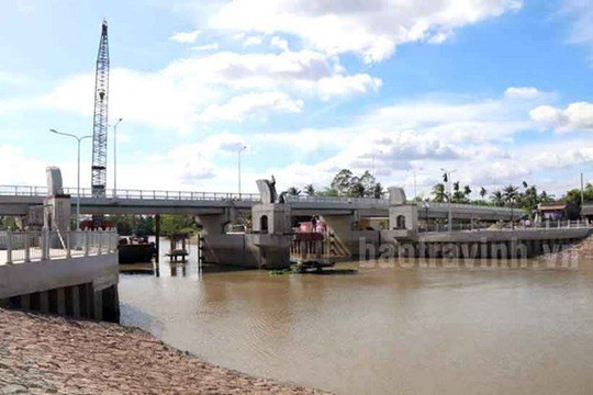 Trà Vinh công bố tình huống khẩn cấp sạt lở đê bao ở huyện Cầu Kè