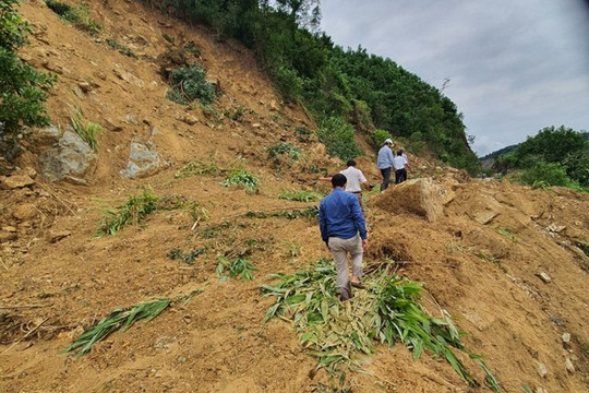 Quảng Nam: Sạt lở tuyến đường huyện miền núi Nông Sơn, 170 hộ dân bị cô lập