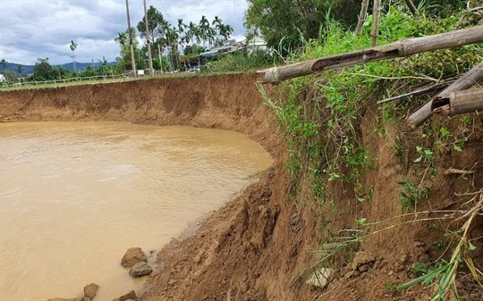 Công bố tình huống khẩn cấp về sạt lở bờ sông Quảng Huế, huyện Đại Lộc, tỉnh Quảng Nam
