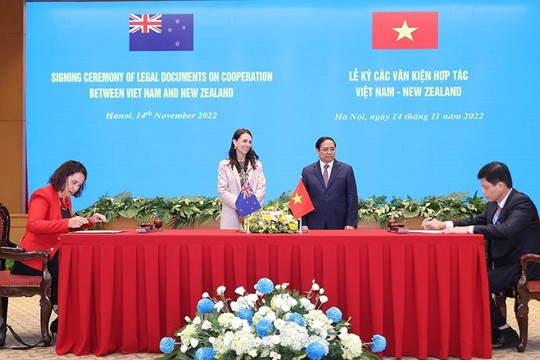 Thủ tướng Phạm Minh Chính và Thủ tướng New Zealand dự Lễ ký kết các văn kiện hợp tác