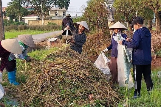 Hà Nội: Triển khai Mô hình điểm “Phụ nữ tham gia xử lý rơm, rạ sau thu hoạch”