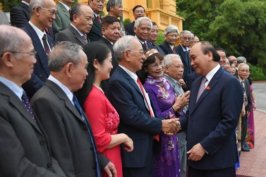 Chủ tịch nước Nguyễn Xuân Phúc chúc mừng đại biểu Hội cựu giáo chức Việt Nam nhân ngày 20/11
