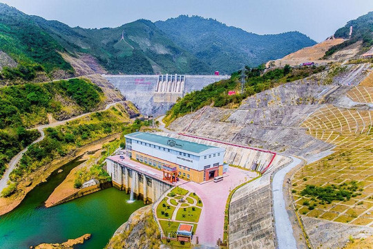 Thủy điện Sông Hinh bị xử phạt 200 triệu đồng vì vi phạm vận hành hồ chứa mùa lũ
