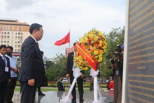 Chủ tịch Quốc hội Vương Đình Huệ bắt đầu thăm chính thức Vương quốc Campuchia