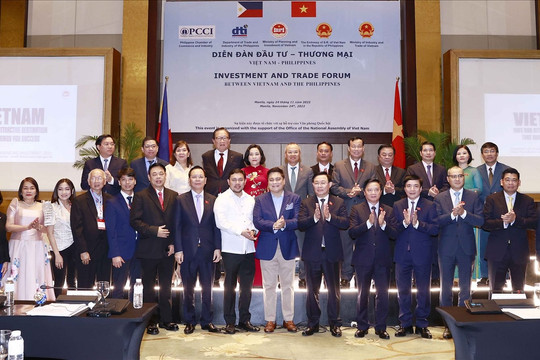 Chủ tịch Quốc hội Vương Đình Huệ dự Diễn đàn đầu tư - thương mại Việt Nam - Philippines