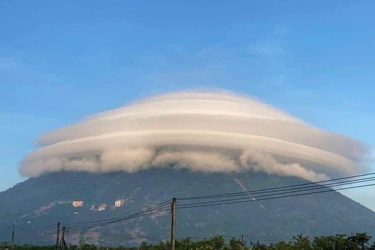 Cố vấn cao cấp về biến đổi khí hậu lý giải về đám mây hình thù kỳ lạ trên núi Bà Đen