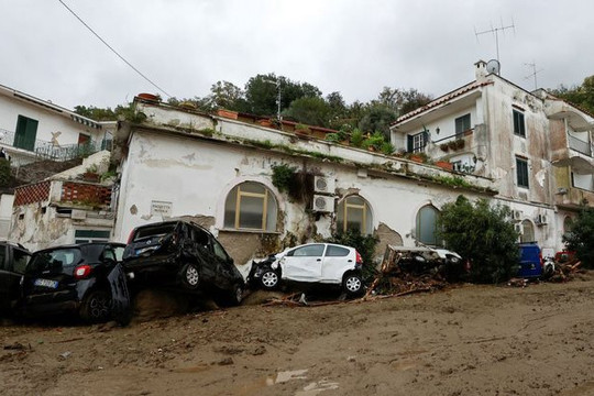 Italy ban bố tình trạng khẩn cấp do lở đất