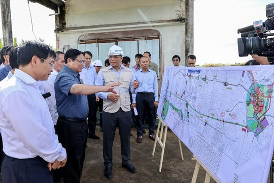 Thủ tướng khảo sát công tác giải phóng mặt bằng cao tốc Bắc- Nam đoạn qua tỉnh Bạc Liêu