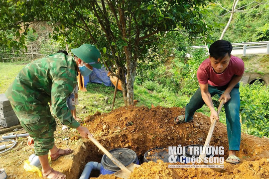 Quảng Bình: Trao tặng 17 công trình bảo vệ môi trường cho bà con dân bản