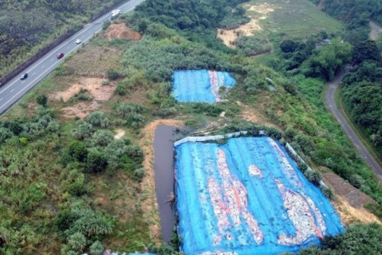Hòa Bình: Ủy ban Kiểm tra Tỉnh ủy vào cuộc vụ nghìn tấn rác đổ giữa rừng
