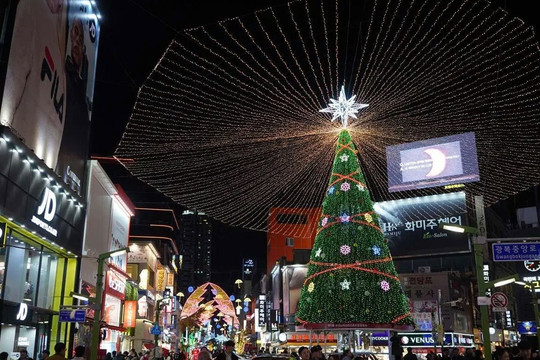 Độc đáo phong tục đón Giáng sinh tại các nước châu Á