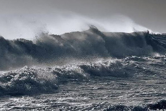 Cảnh báo gió mạnh, sóng lớn trên Biển Đông