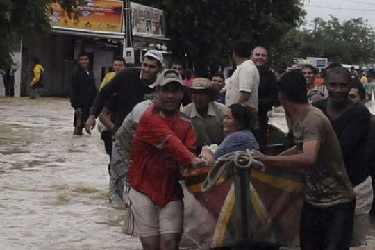 Ngập lụt nghiêm trọng, Philippines sơ tán hơn 45.000 người