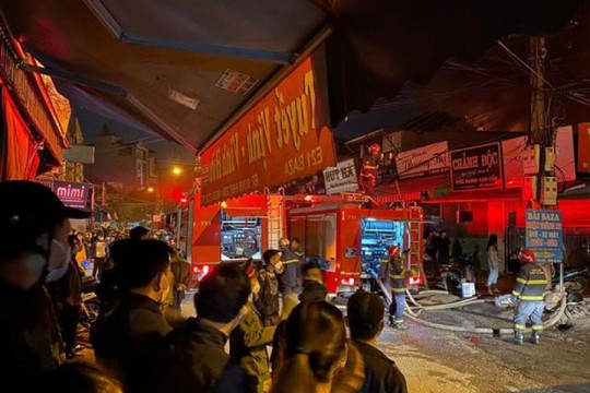 Bắc Ninh: Cháy cửa hàng giày dép 2 tầng ở chợ Ninh Hiệp