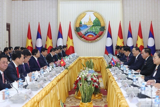 Thủ tướng Chính phủ Phạm Minh Chính hội đàm với Thủ tướng Lào Sonexay Siphandone, cùng chứng kiến lễ ký kết 10 văn kiện hợp tác