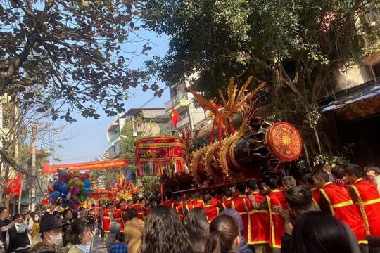 Bắc Ninh: Hàng chục nghìn lượt khách đổ về các lễ hội cầu tài lộc và những điều tốt đẹp đầu xuân  