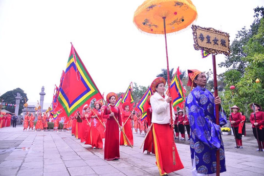 Khai mạc lễ hội đền Hai Bà Trưng, quyền Chủ tịch nước Võ Thị Ánh Xuân tới dâng hương tưởng niệm