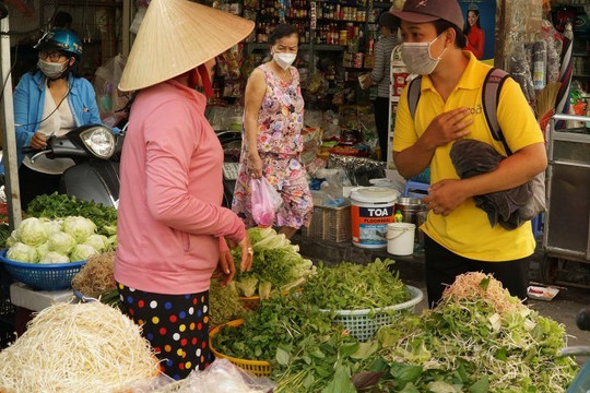 Hà Nội: Nhộn nhịp thị trường mua sắm Rằm tháng Giêng