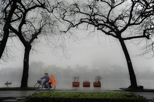 Hà Nội: Sương mù dày đặc, ô nhiễm không khí ở mức có hại