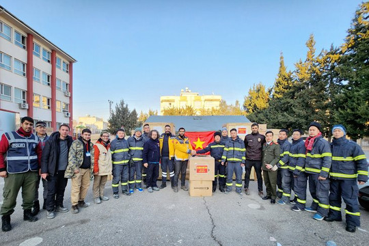Đoàn Việt Nam trao tặng 2 tấn thiết bị y tế cho Thổ Nhĩ Kỳ