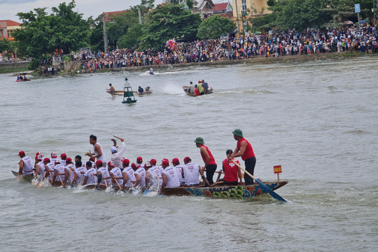 Quảng Bình: Tổ chức lễ hội đường phố, lễ hội đua thuyền dịp 30/4 tại Đồng Hới