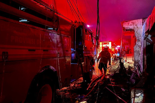 Cháy nổ tại trạm nhiên liệu ở Indonesia khiến hàng chục người thương vong