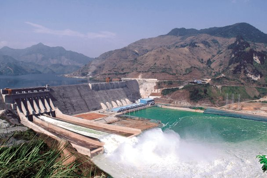 Phát triển năng lượng ở Việt Nam: Đề nghị loại bỏ những dự án ảnh hưởng đến dân cư, môi trường 