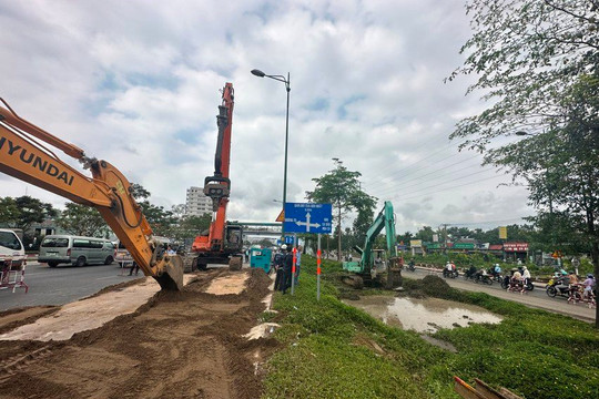 TP. Hồ Chí Minh: Gấp rút khắc phục sự cố đường ống nước D1500mm