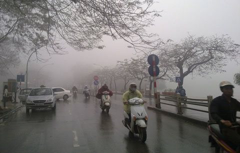 Dự báo thời tiết ngày 12/04: Hà Nội tiếp tục nồm ẩm, trời se lạnh