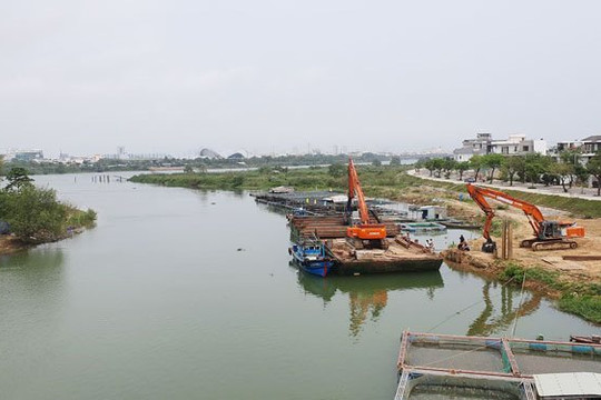 Đà Nẵng: Sông Cẩm Lệ nhiễm mặn, Dawaco vận hành 2 trạm bơm và tuyến ống chuyển tải nước thô