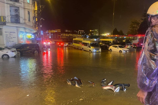 Lào Cai: Mưa lớn gây ngập úng cục bộ tại Sa Pa
