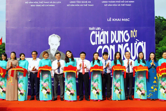 Nghệ An: Triển lãm hơn 200 bức ảnh, tư liệu quý về Chủ tịch Hồ Chí Minh