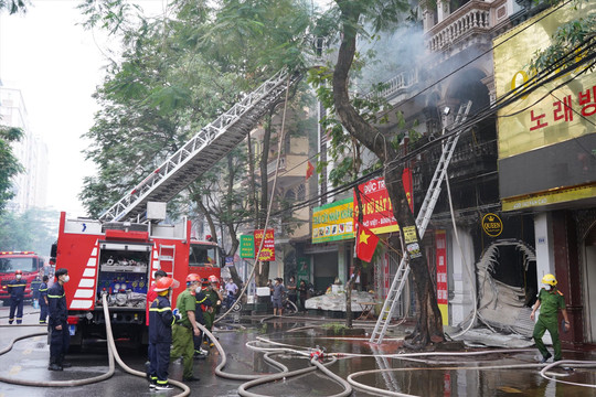 Hải Phòng: Ba người tử vong trong vụ cháy phòng trà, Phó Thủ tướng gửi Công điện chia buồn