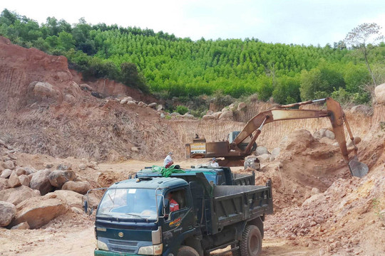 Thừa Thiên – Huế: Ra quân xóa bỏ các bến bãi tập kết khoáng sản trái phép