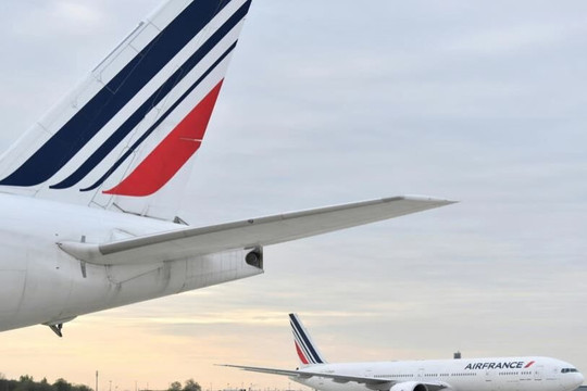 Pháp cấm các chuyến bay ngắn để giảm thiểu khí thải carbon