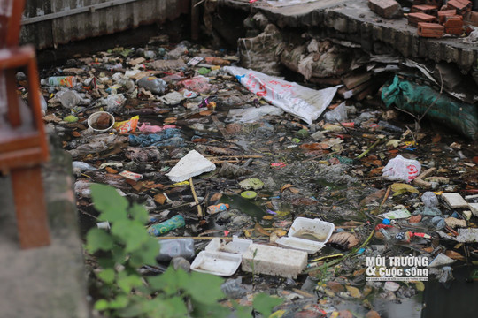 Hà Nội: Hàng loạt mương thoát nước đen kịt, bốc mùi hôi thối 
